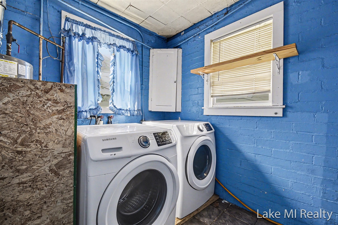 905 Dickinson Street, Grand Rapids, MI, 49507-2044