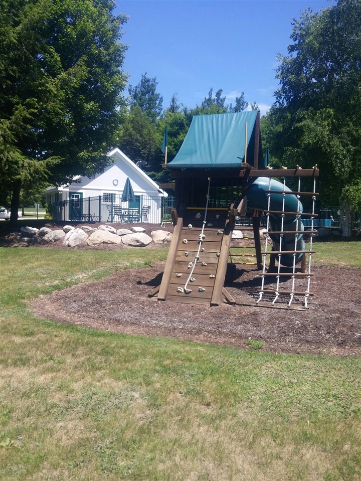 Eagle Ridge Circle, Onekama, MI, 49675