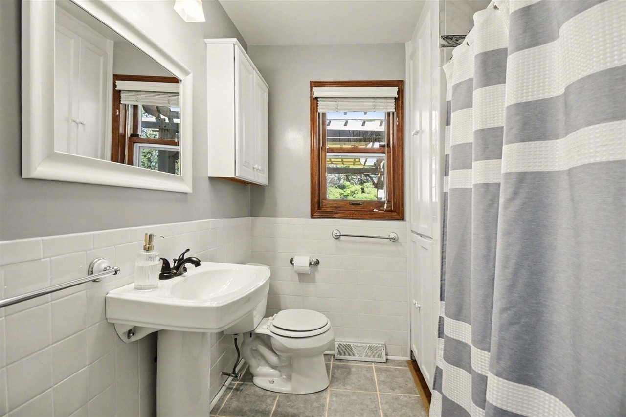 6593 Crownpointe Drive, Byron Center, MI, 49315-8211