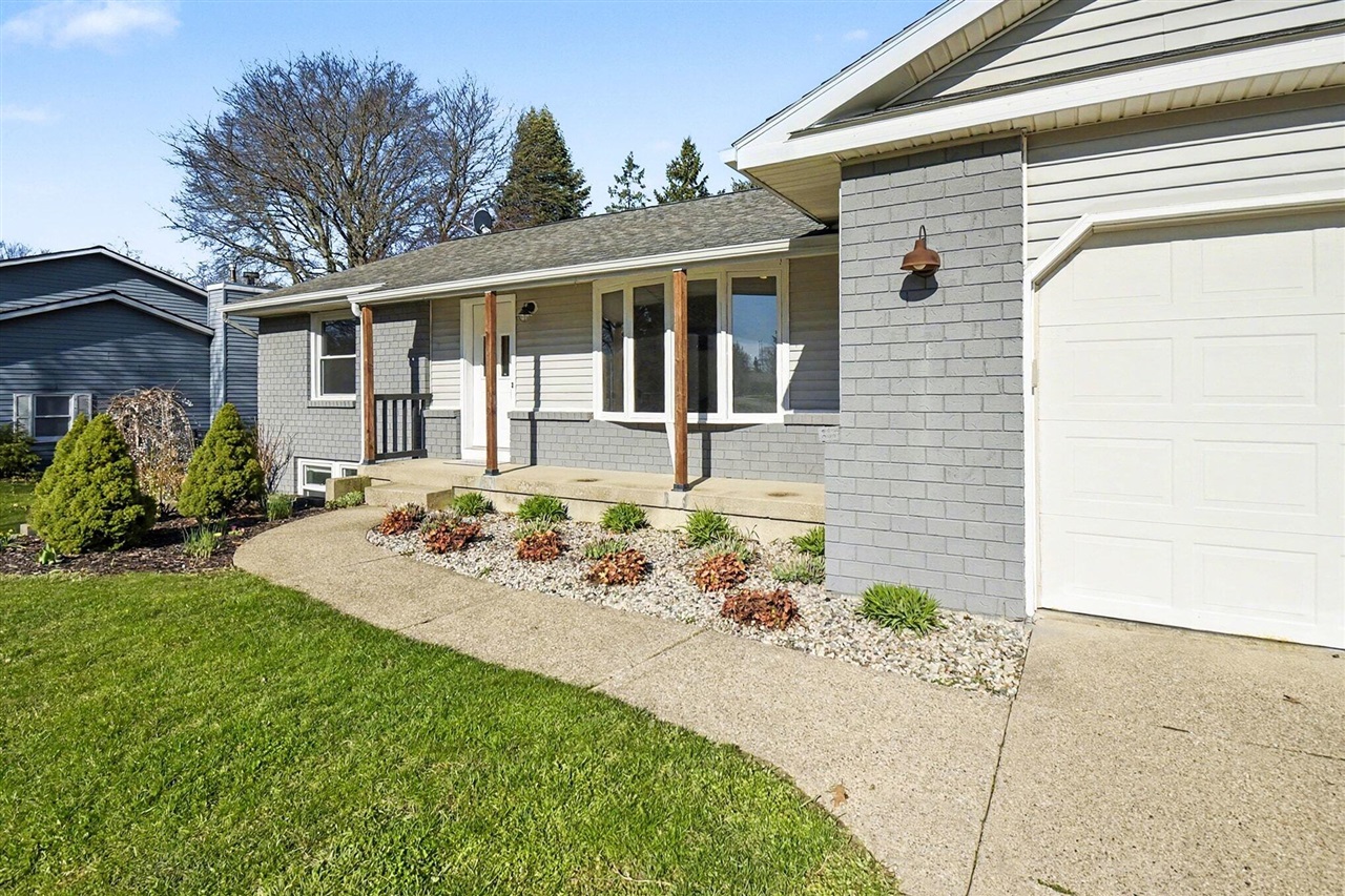 6593 Crownpointe Drive, Byron Center, MI, 49315-8211