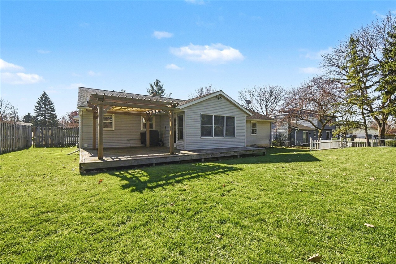 6593 Crownpointe Drive, Byron Center, MI, 49315-8211