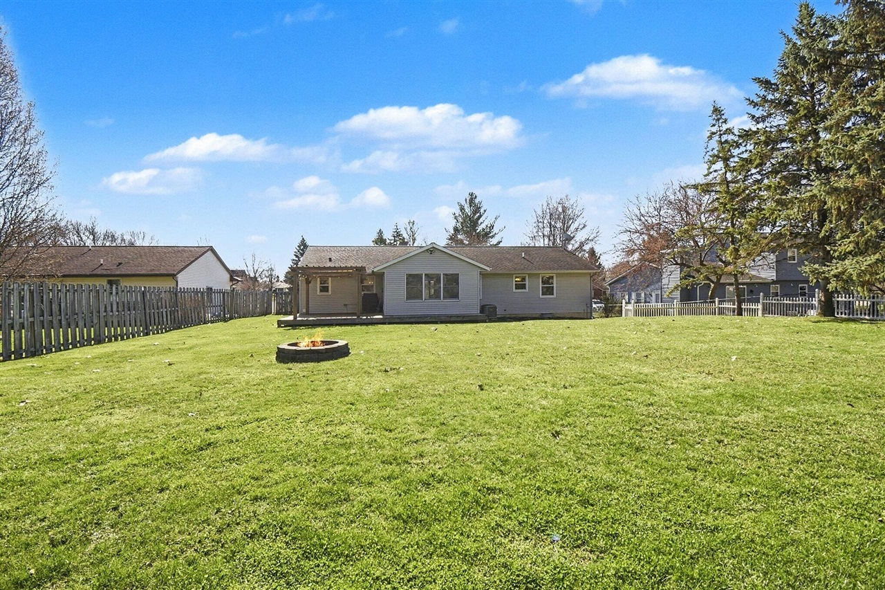 6593 Crownpointe Drive, Byron Center, MI, 49315-8211