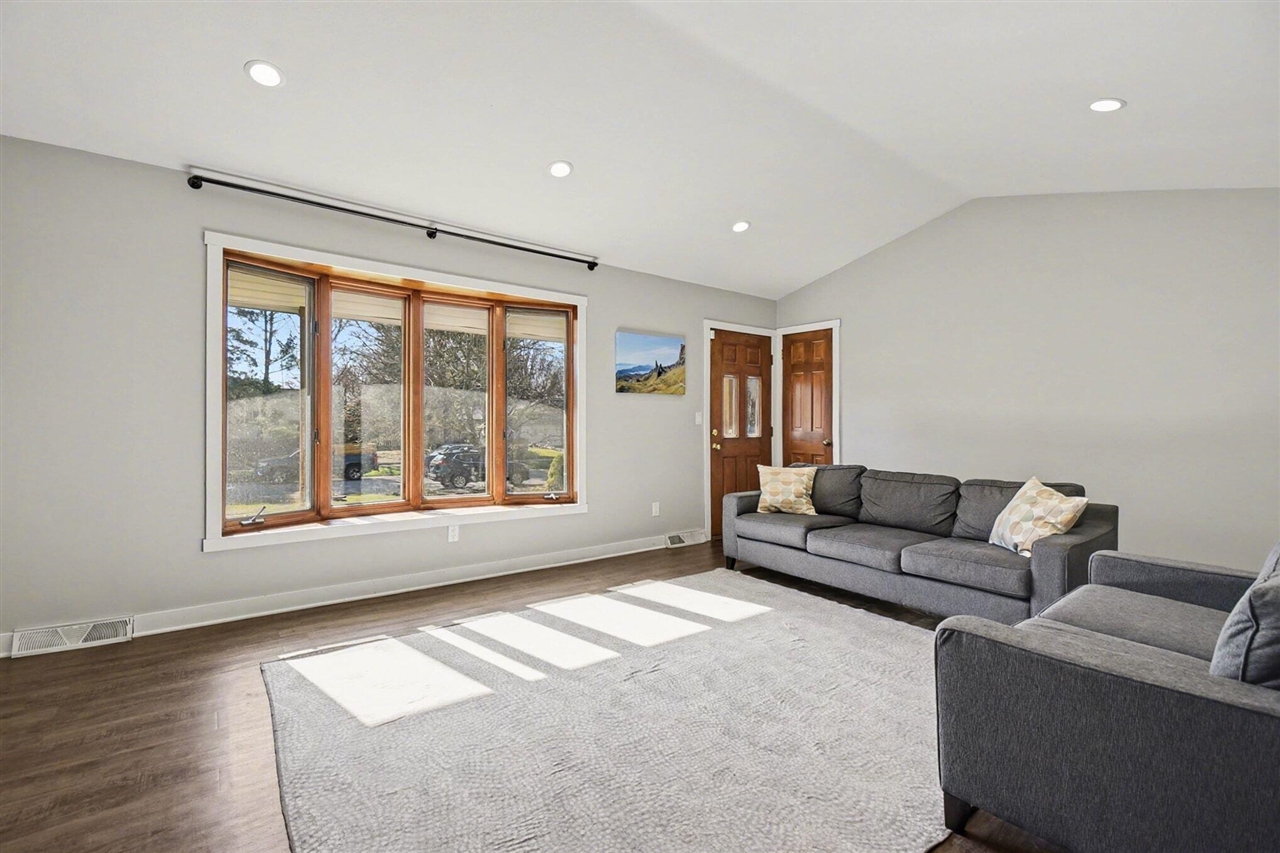 6593 Crownpointe Drive, Byron Center, MI, 49315-8211