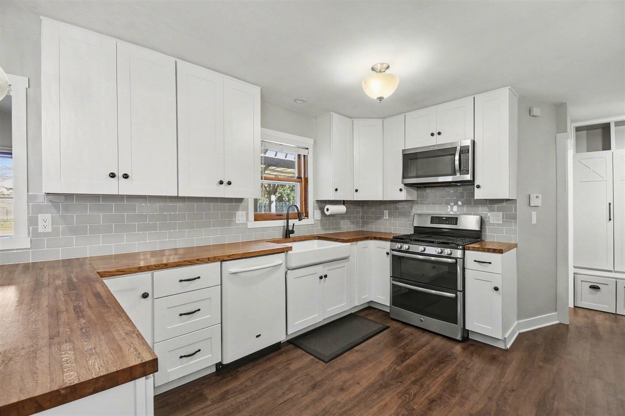 6593 Crownpointe Drive, Byron Center, MI, 49315-8211