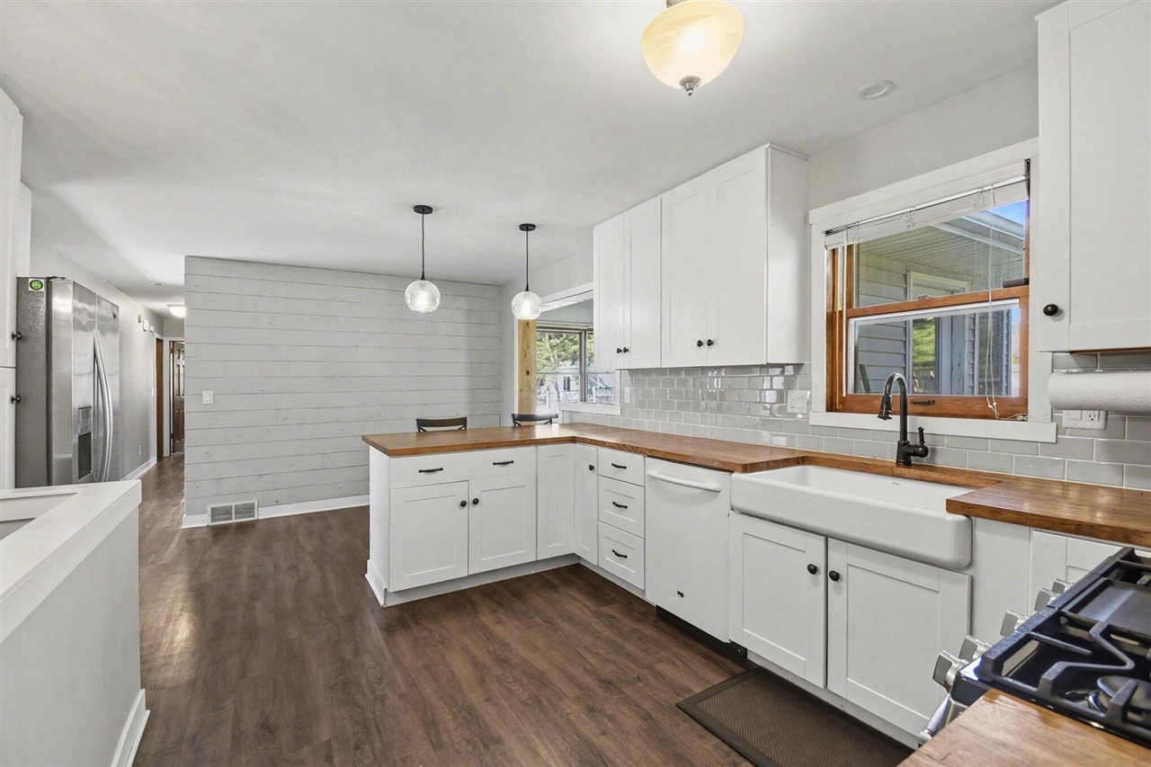 6593 Crownpointe Drive, Byron Center, MI, 49315-8211