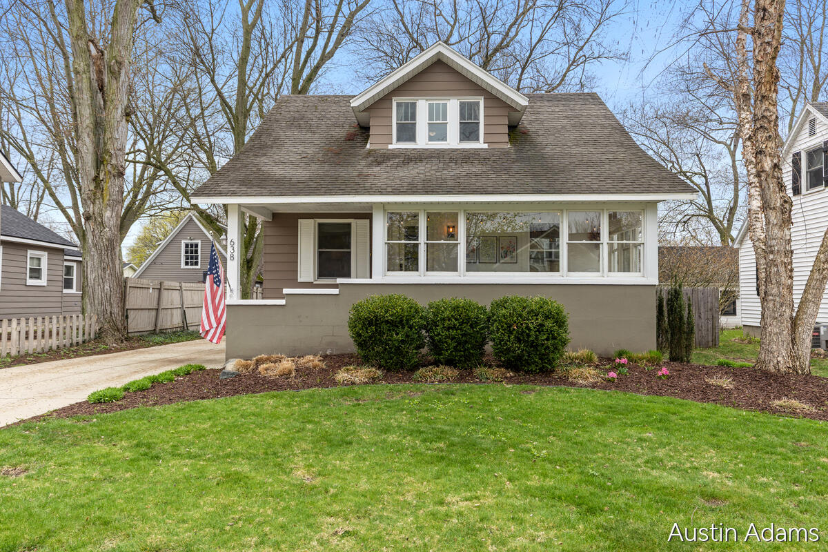 638 E Central Avenue, Zeeland, MI, 49464-1849