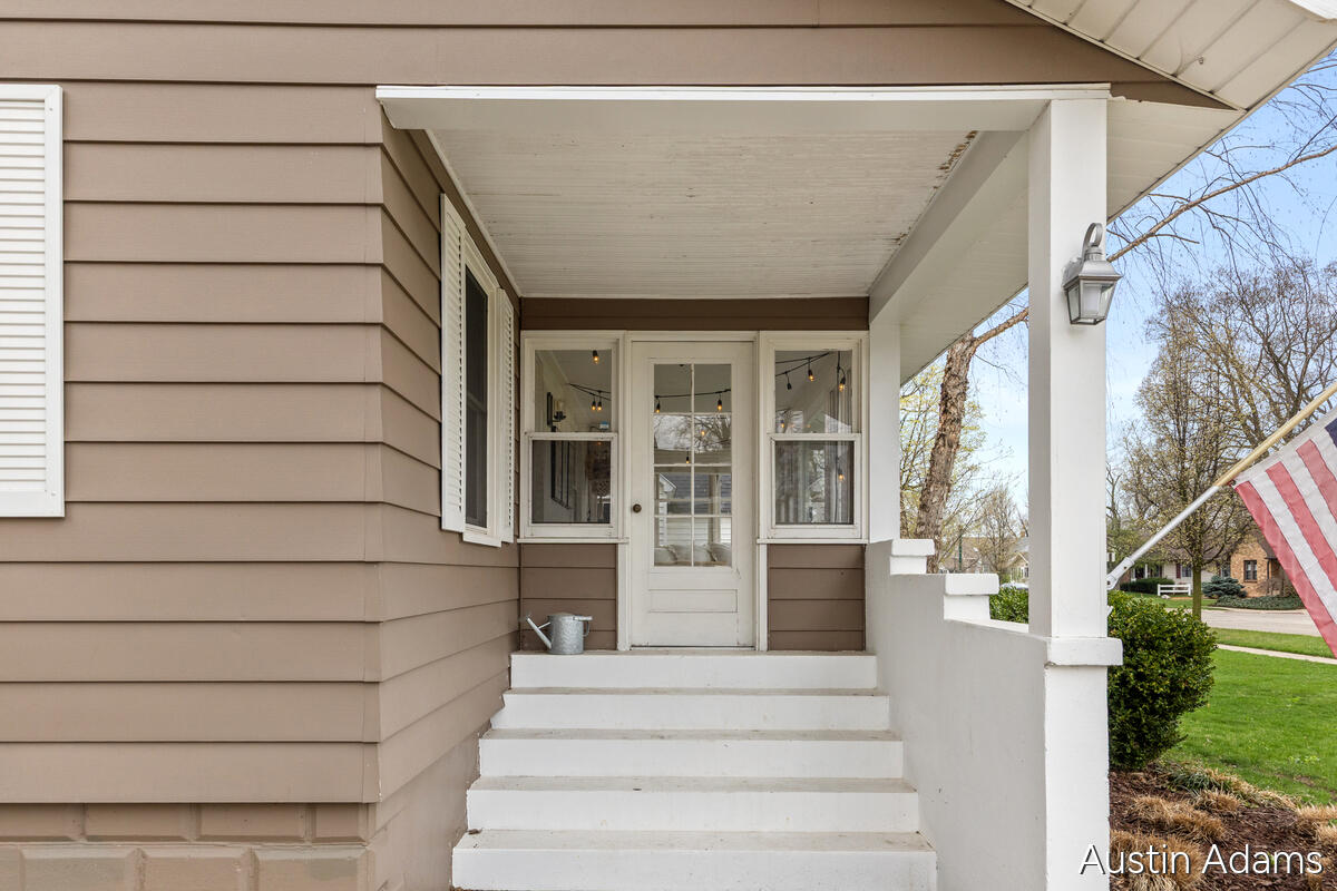 638 E Central Avenue, Zeeland, MI, 49464-1849