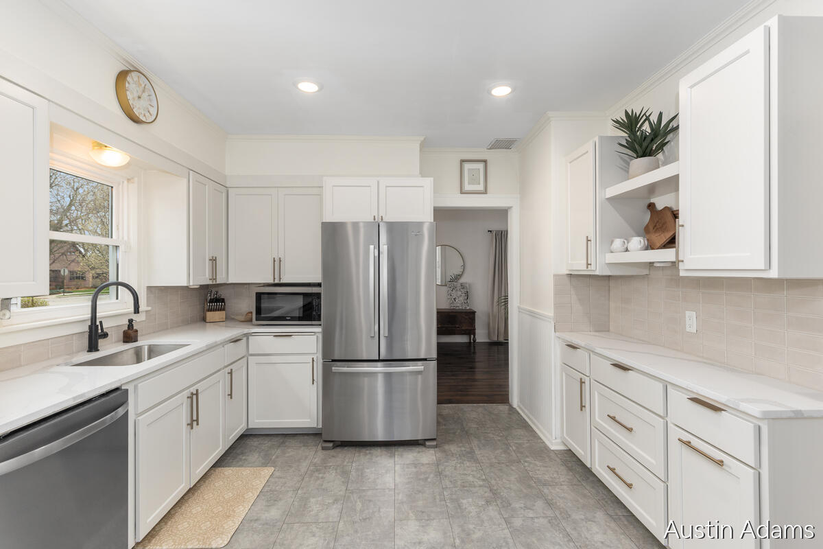 638 E Central Avenue, Zeeland, MI, 49464-1849