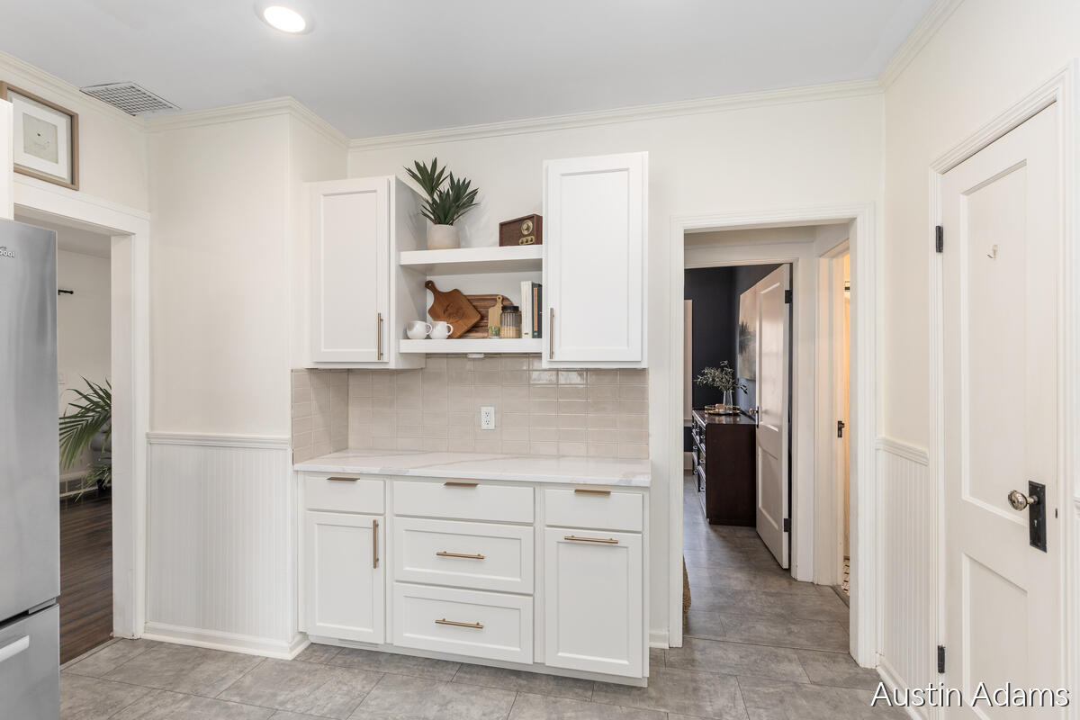 638 E Central Avenue, Zeeland, MI, 49464-1849