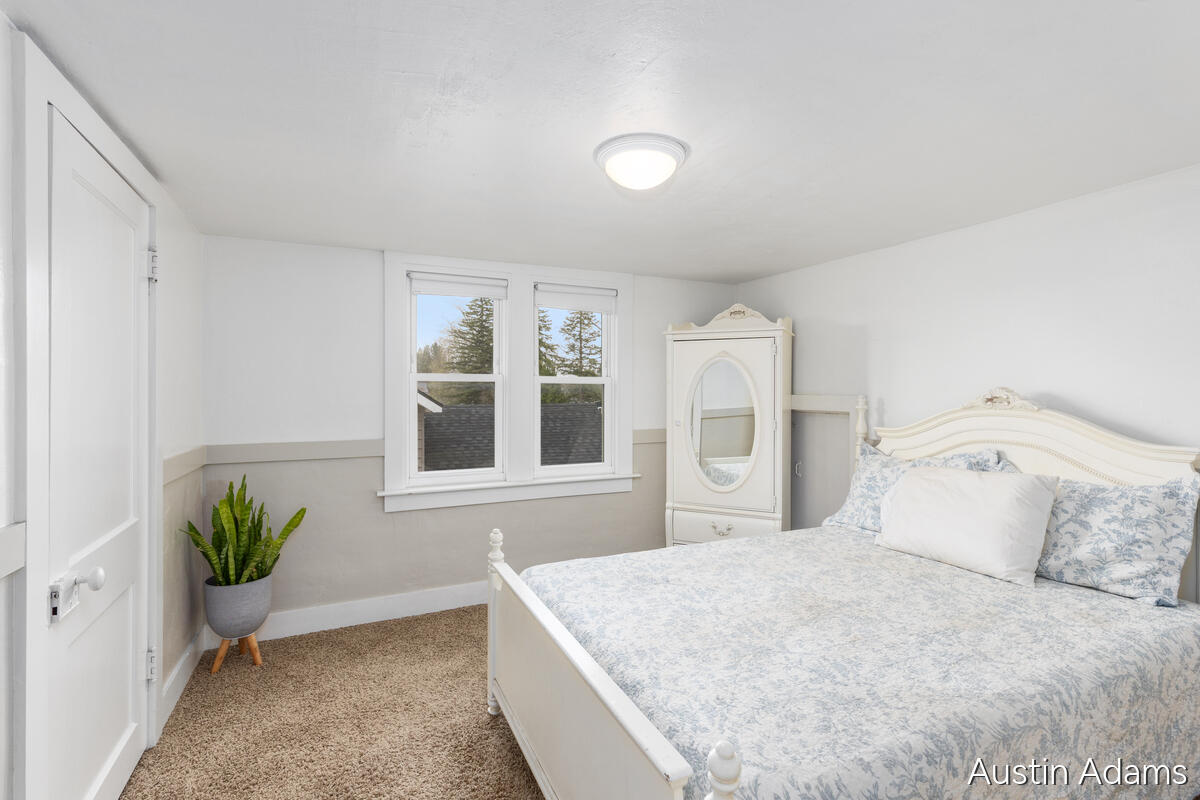 638 E Central Avenue, Zeeland, MI, 49464-1849