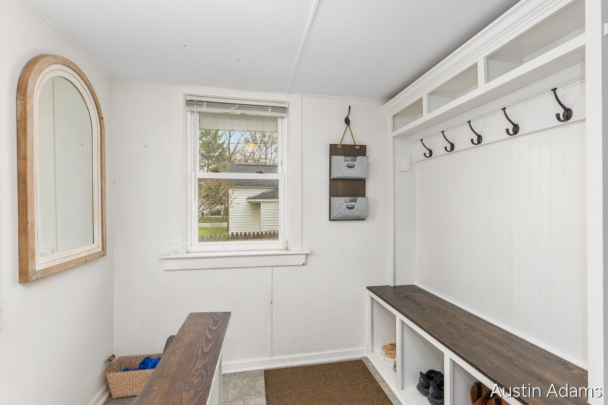 638 E Central Avenue, Zeeland, MI, 49464-1849