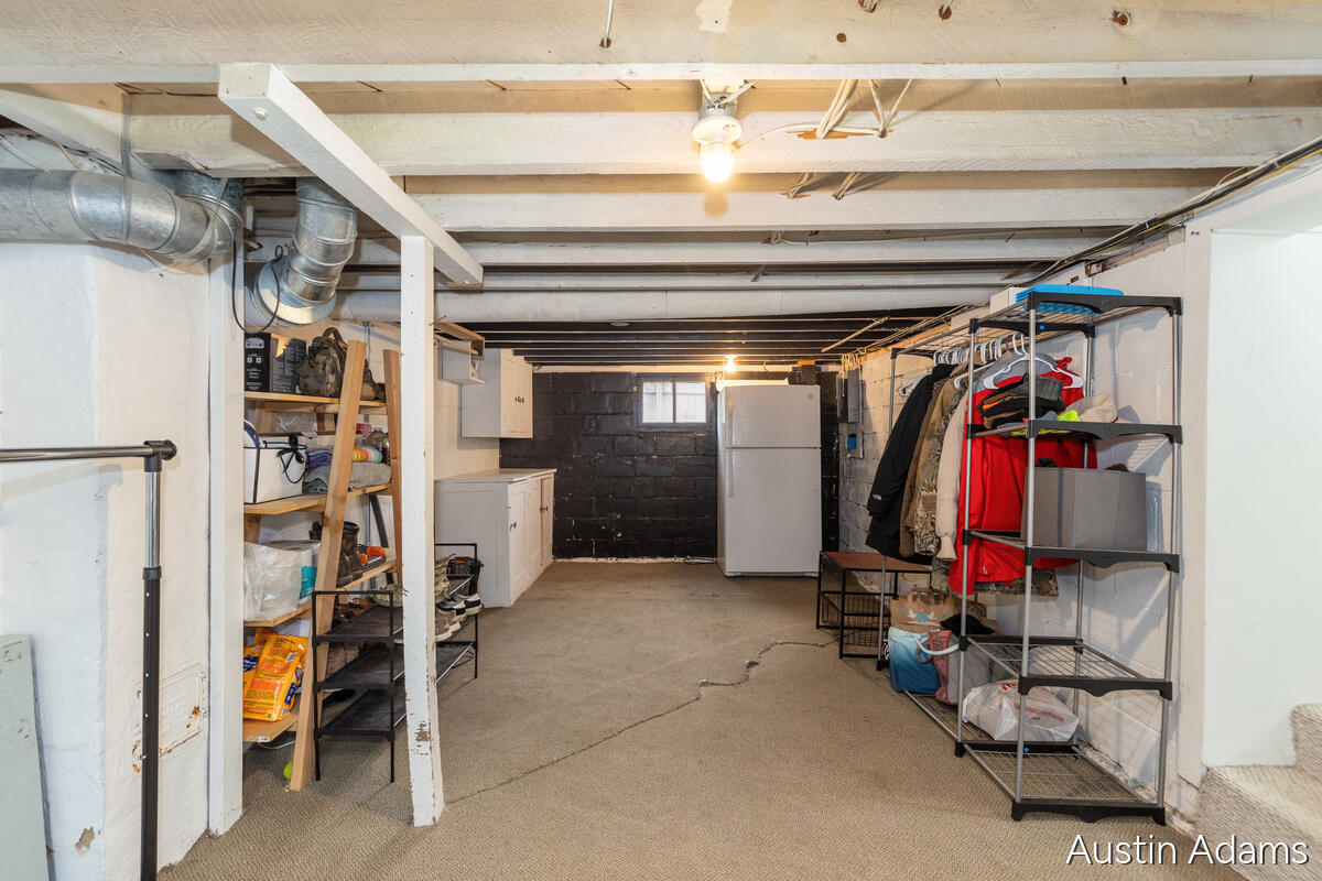 638 E Central Avenue, Zeeland, MI, 49464-1849