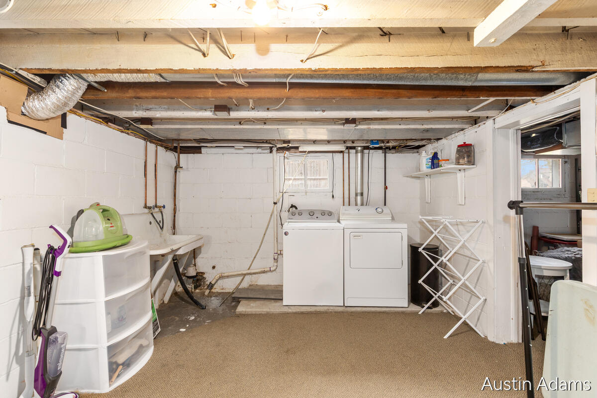 638 E Central Avenue, Zeeland, MI, 49464-1849