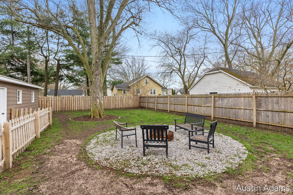 638 E Central Avenue, Zeeland, MI, 49464-1849