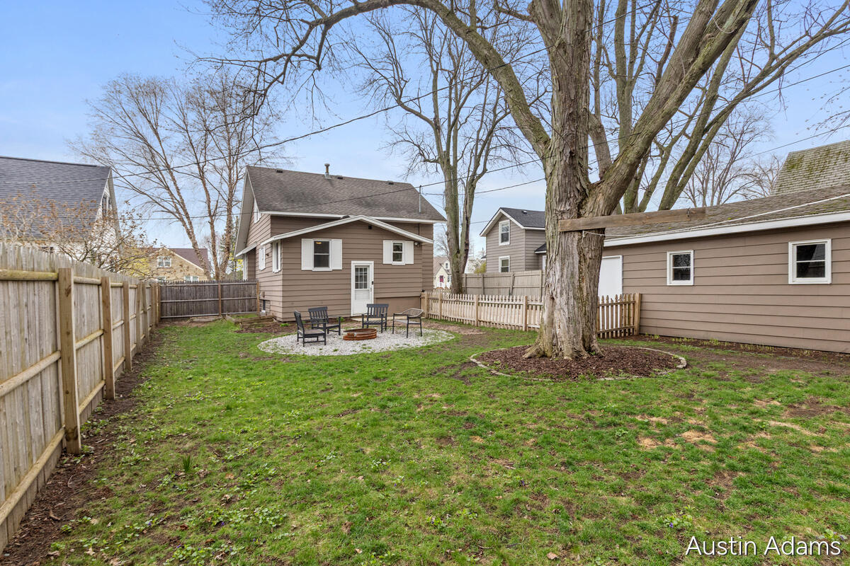 638 E Central Avenue, Zeeland, MI, 49464-1849