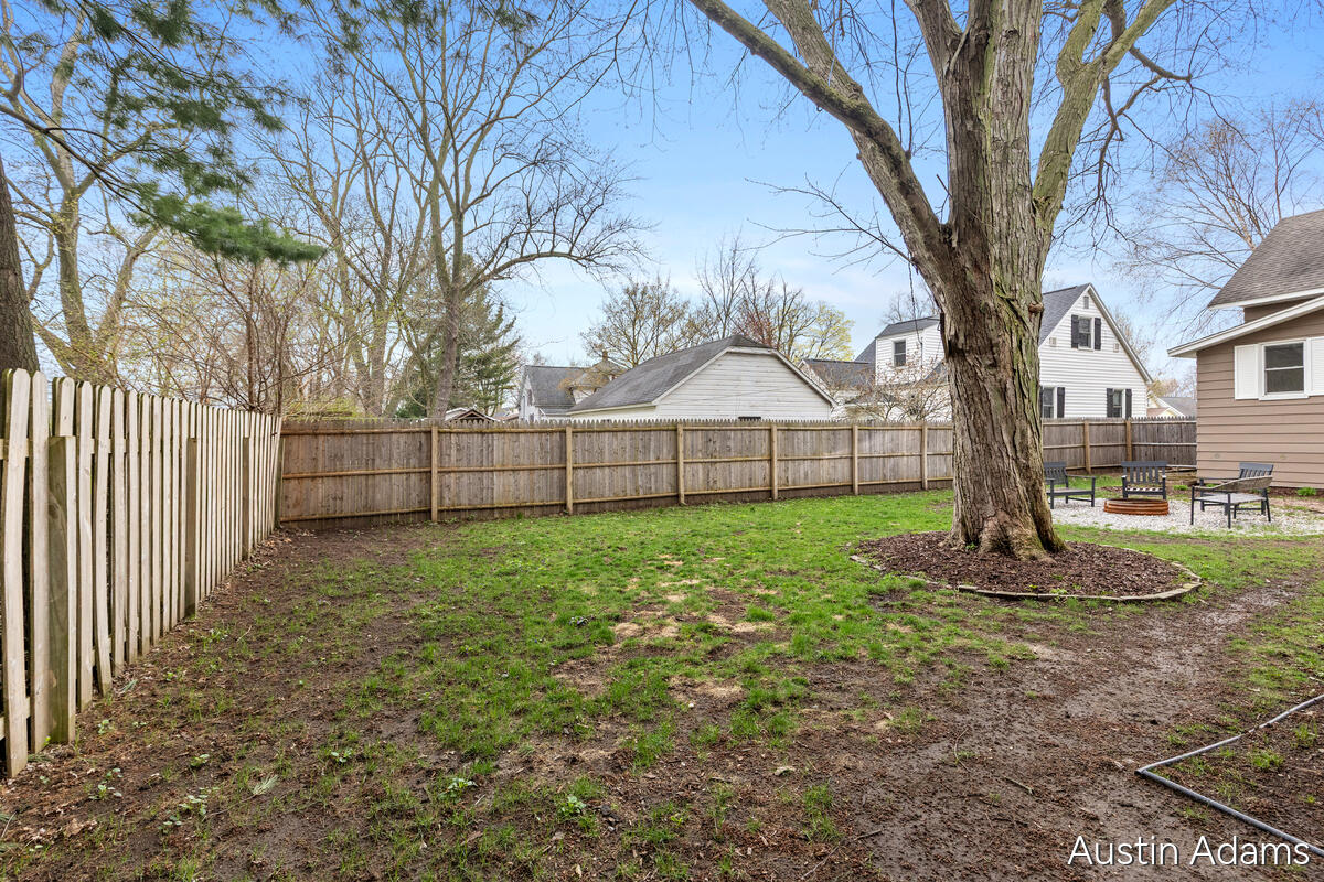 638 E Central Avenue, Zeeland, MI, 49464-1849