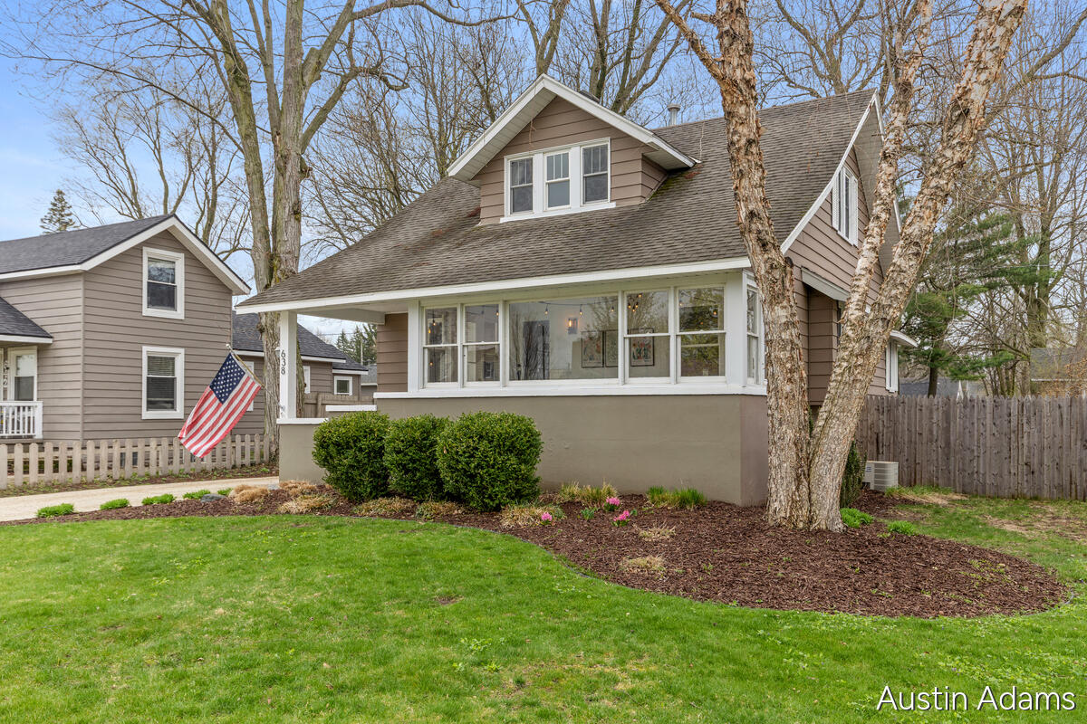 638 E Central Avenue, Zeeland, MI, 49464-1849