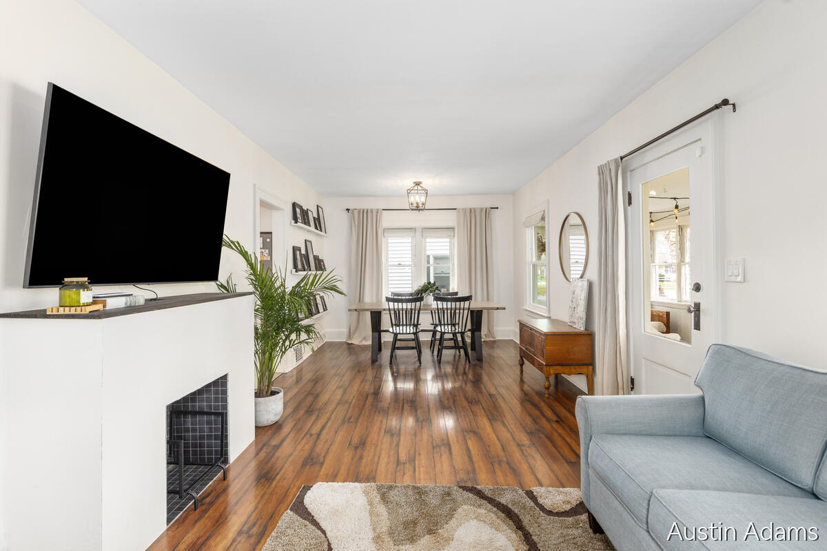 638 E Central Avenue, Zeeland, MI, 49464-1849