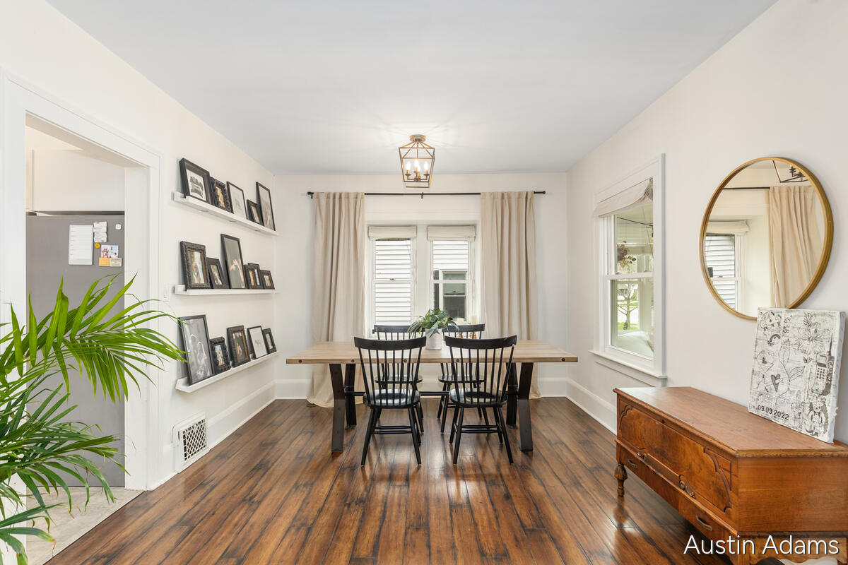 638 E Central Avenue, Zeeland, MI, 49464-1849