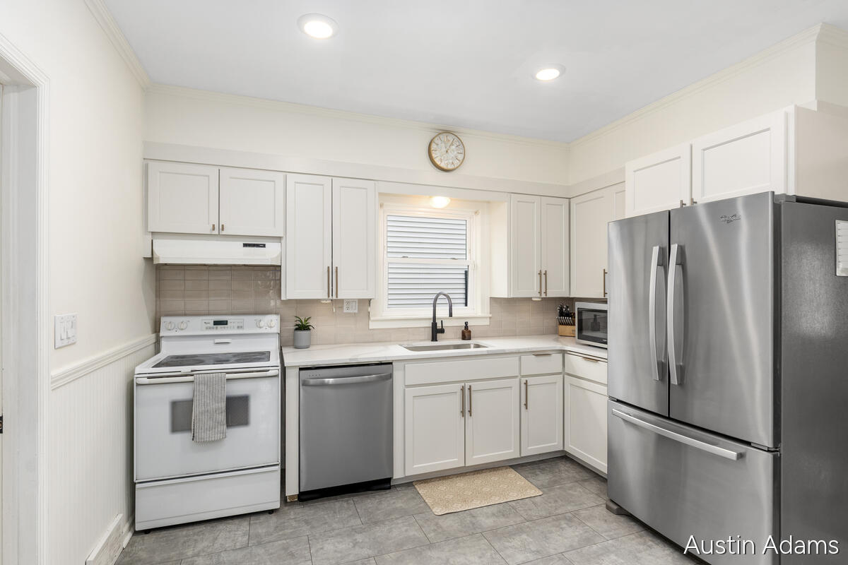 638 E Central Avenue, Zeeland, MI, 49464-1849