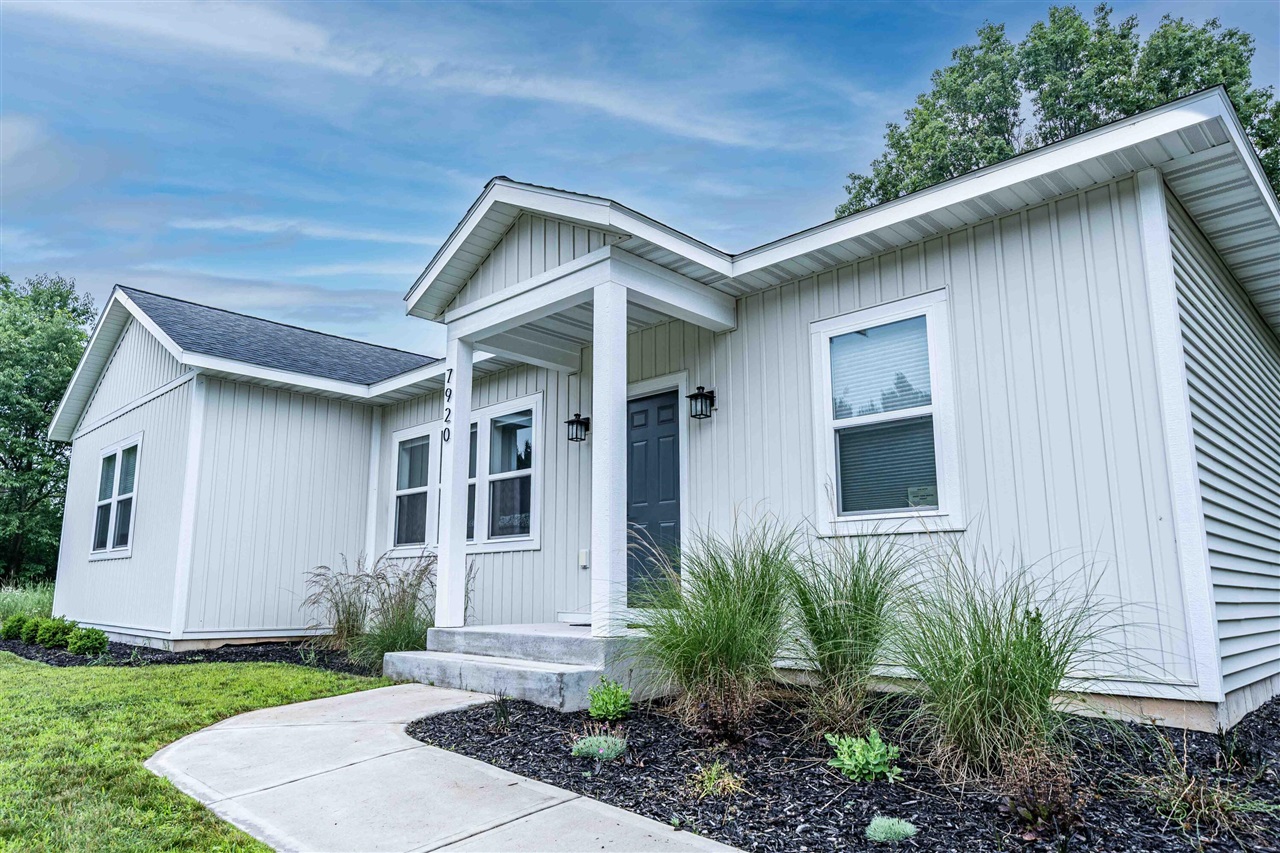 7920 W Juniper Beach Road, Mears, MI, 49436-9300