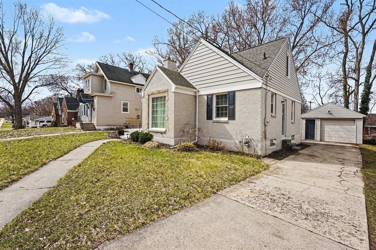 1427 Philadelphia Avenue, Grand Rapids, MI, 49507-2233