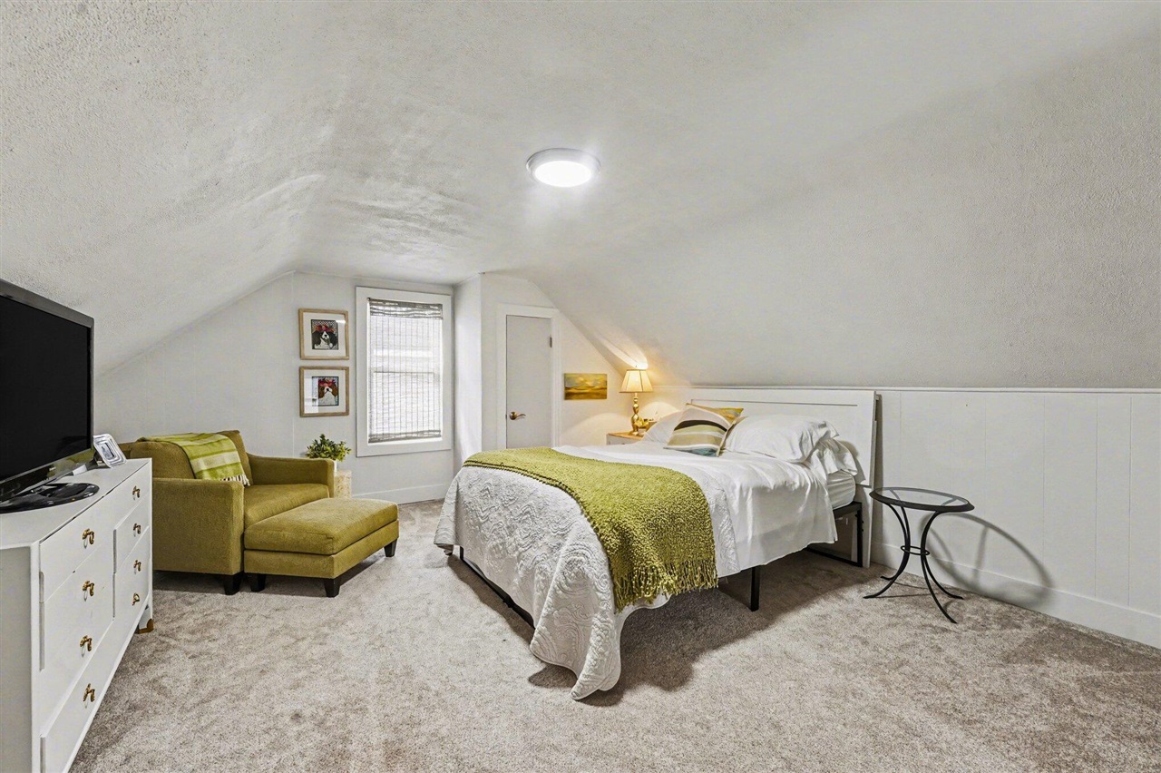 1427 Philadelphia Avenue, Grand Rapids, MI, 49507-2233