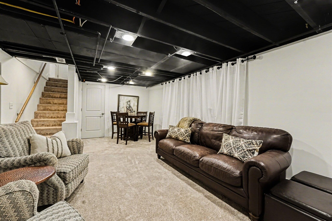 1427 Philadelphia Avenue, Grand Rapids, MI, 49507-2233