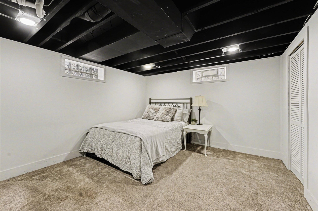 1427 Philadelphia Avenue, Grand Rapids, MI, 49507-2233