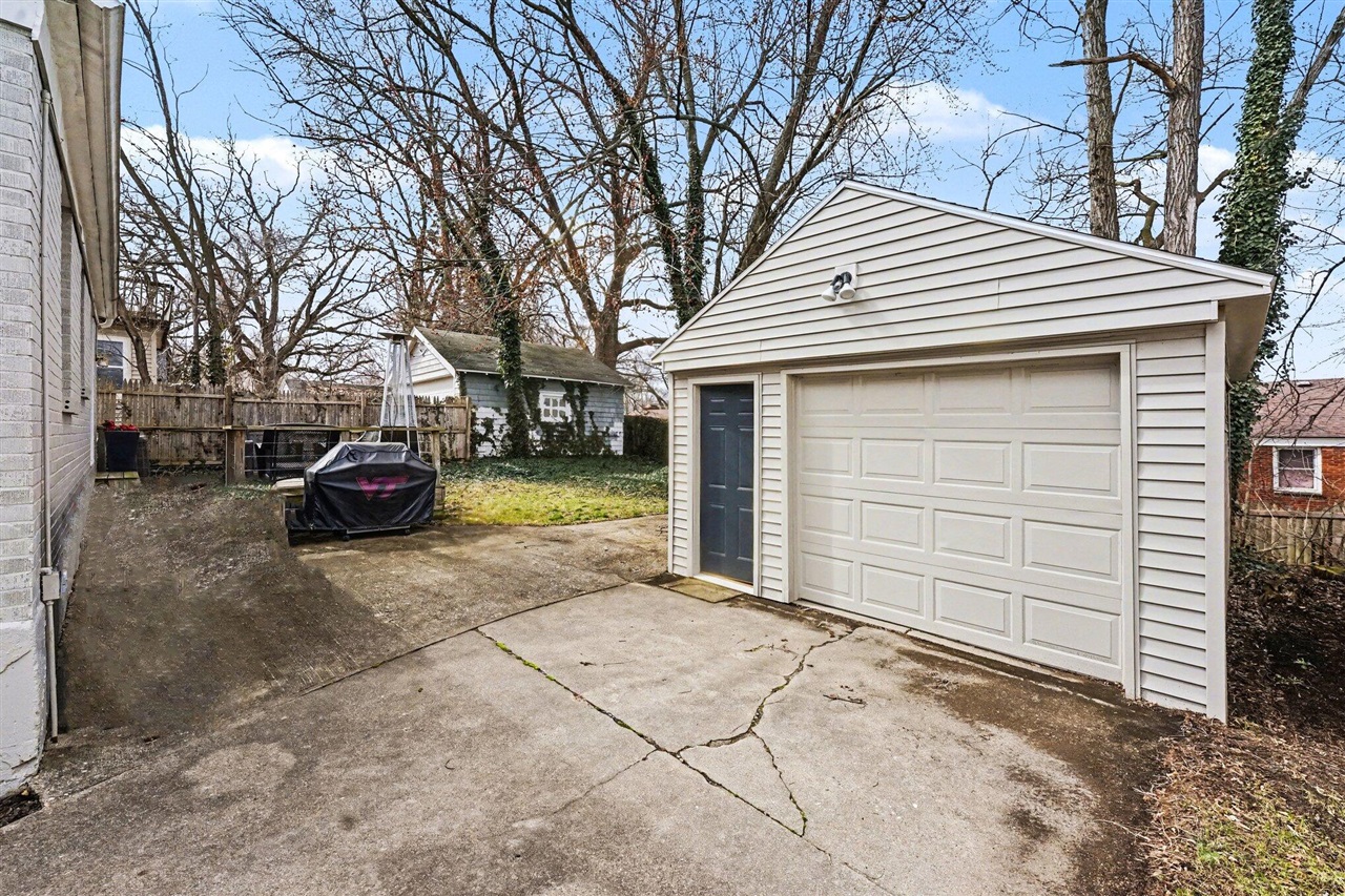 1427 Philadelphia Avenue, Grand Rapids, MI, 49507-2233