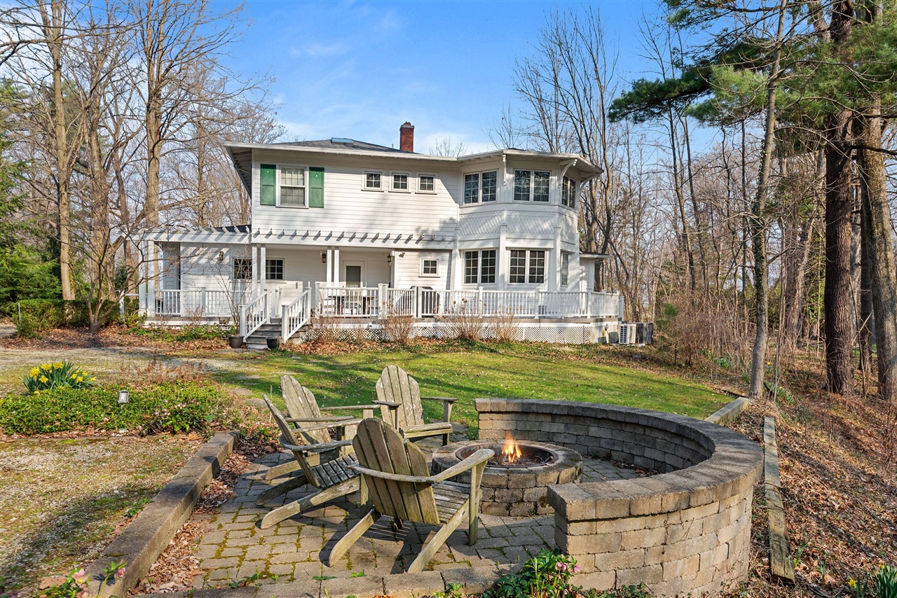 14895 Lakeshore Road, Lakeside, MI, 49116-9726