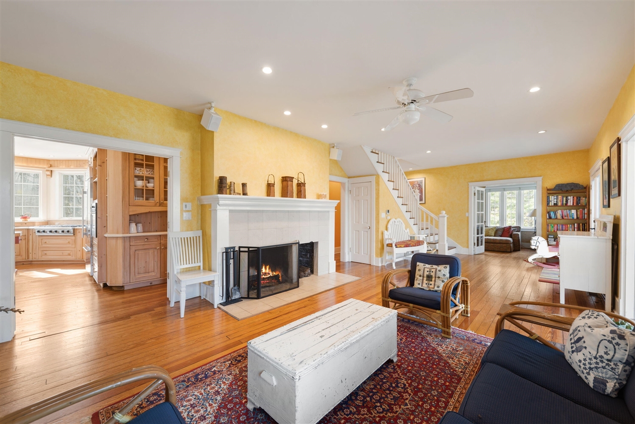 14895 Lakeshore Road, Lakeside, MI, 49116-9726