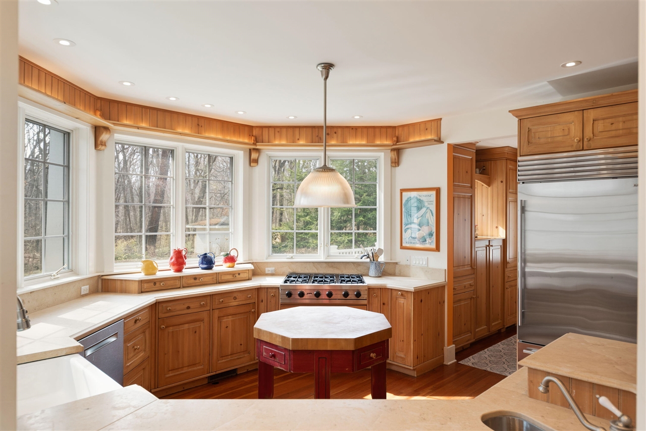 14895 Lakeshore Road, Lakeside, MI, 49116-9726