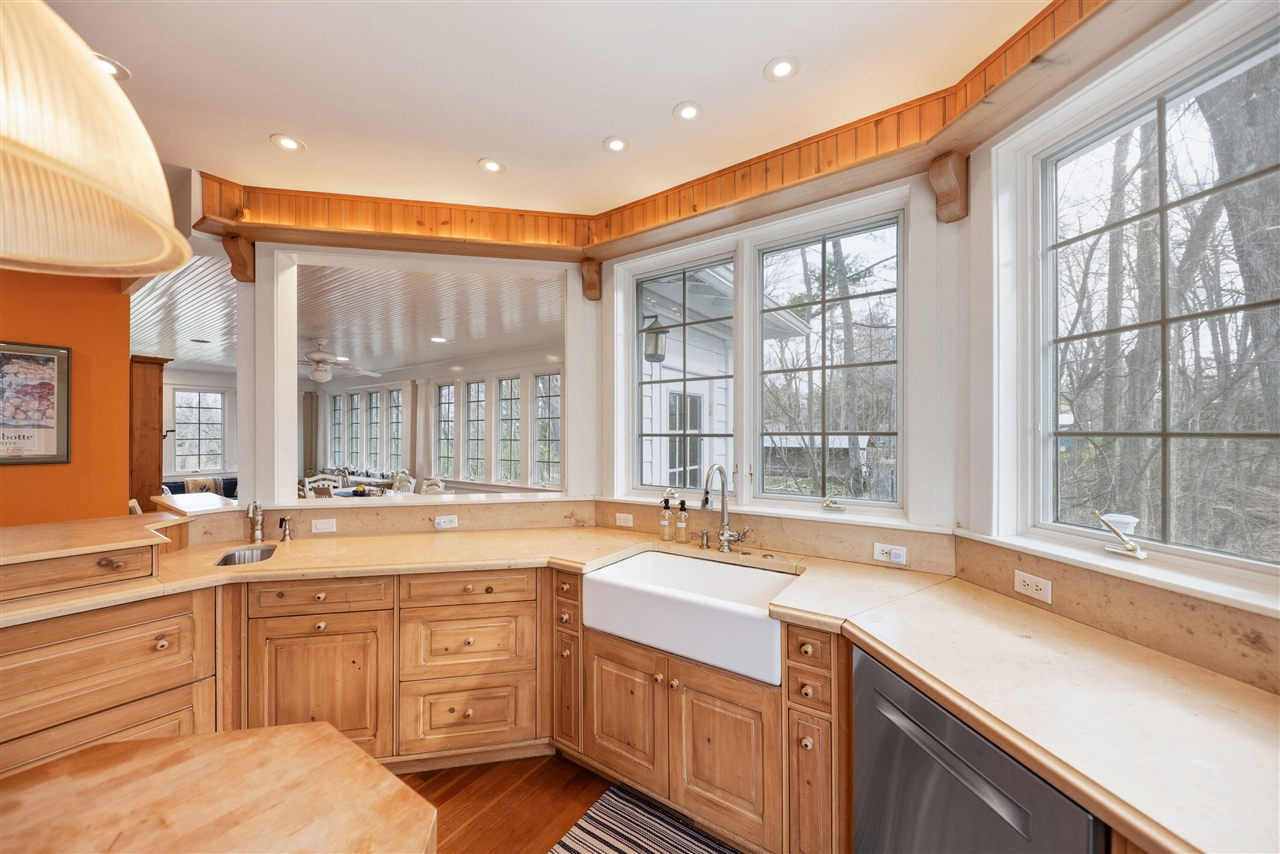 14895 Lakeshore Road, Lakeside, MI, 49116-9726