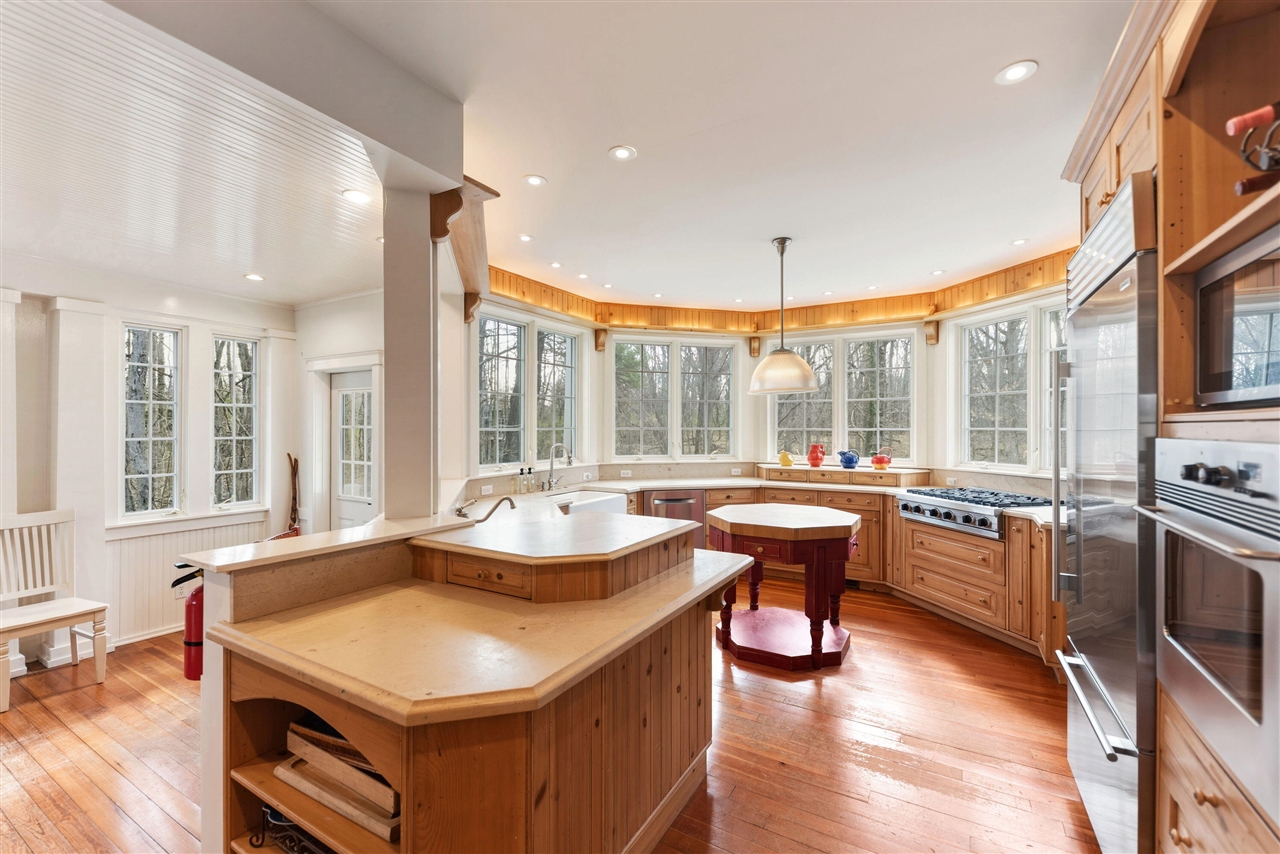 14895 Lakeshore Road, Lakeside, MI, 49116-9726