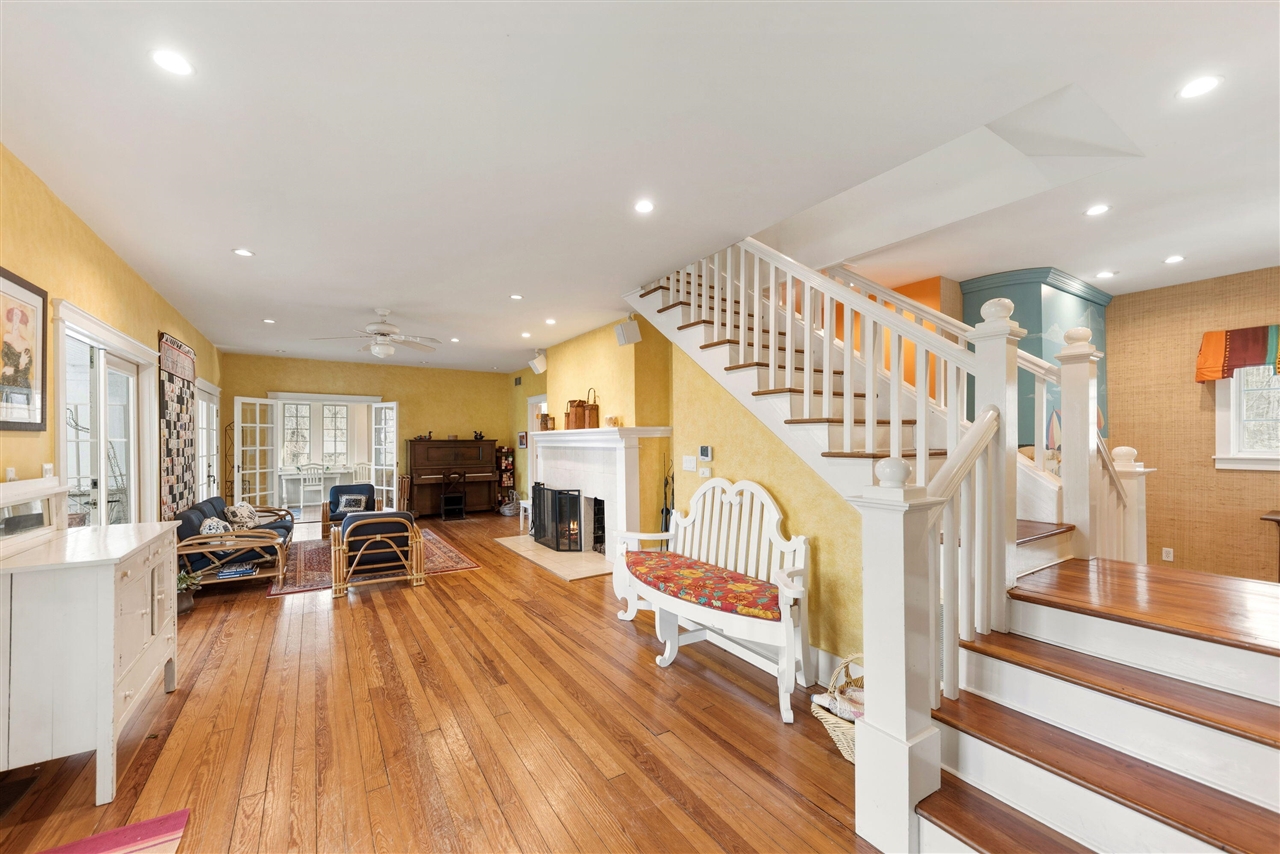 14895 Lakeshore Road, Lakeside, MI, 49116-9726