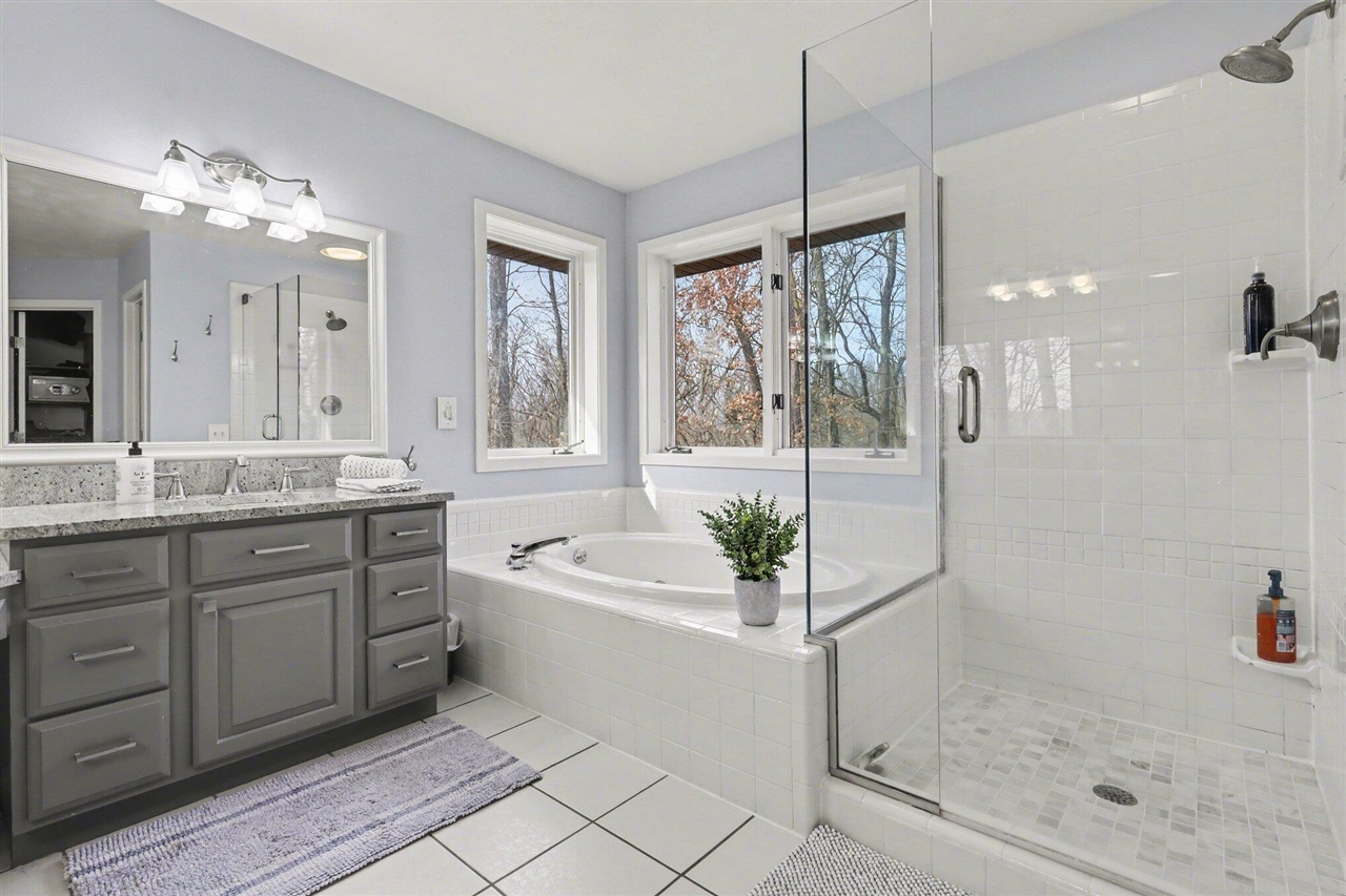 2011 Knollpoint Drive, Ada, MI, 49301-9249