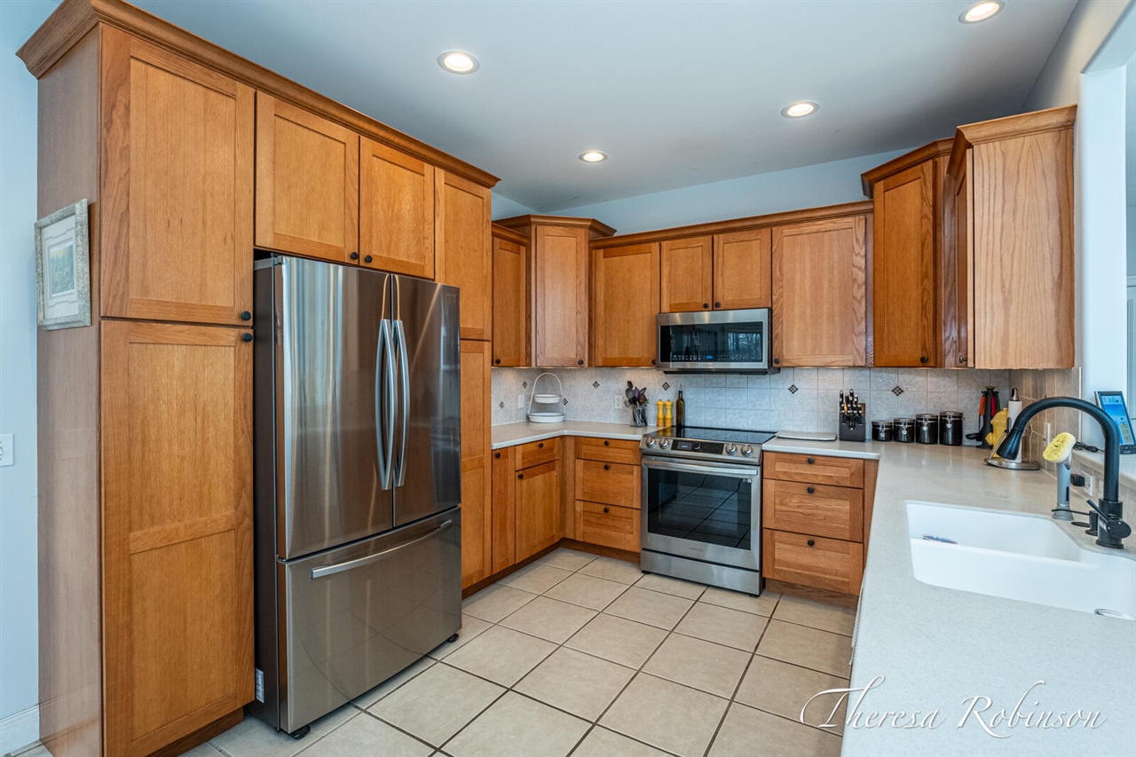 2232 Pointe North Drive, Cedar Springs, MI, 49319-7941