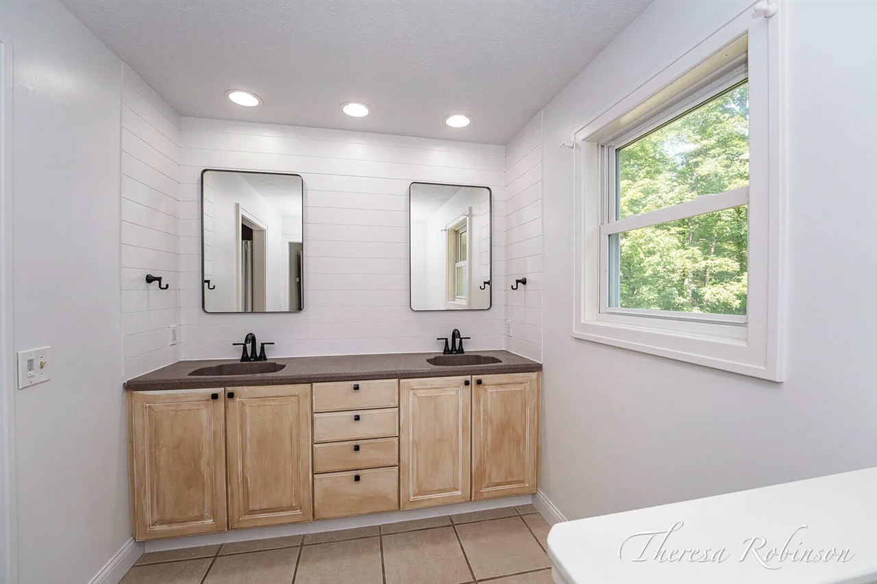 2232 Pointe North Drive, Cedar Springs, MI, 49319-7941