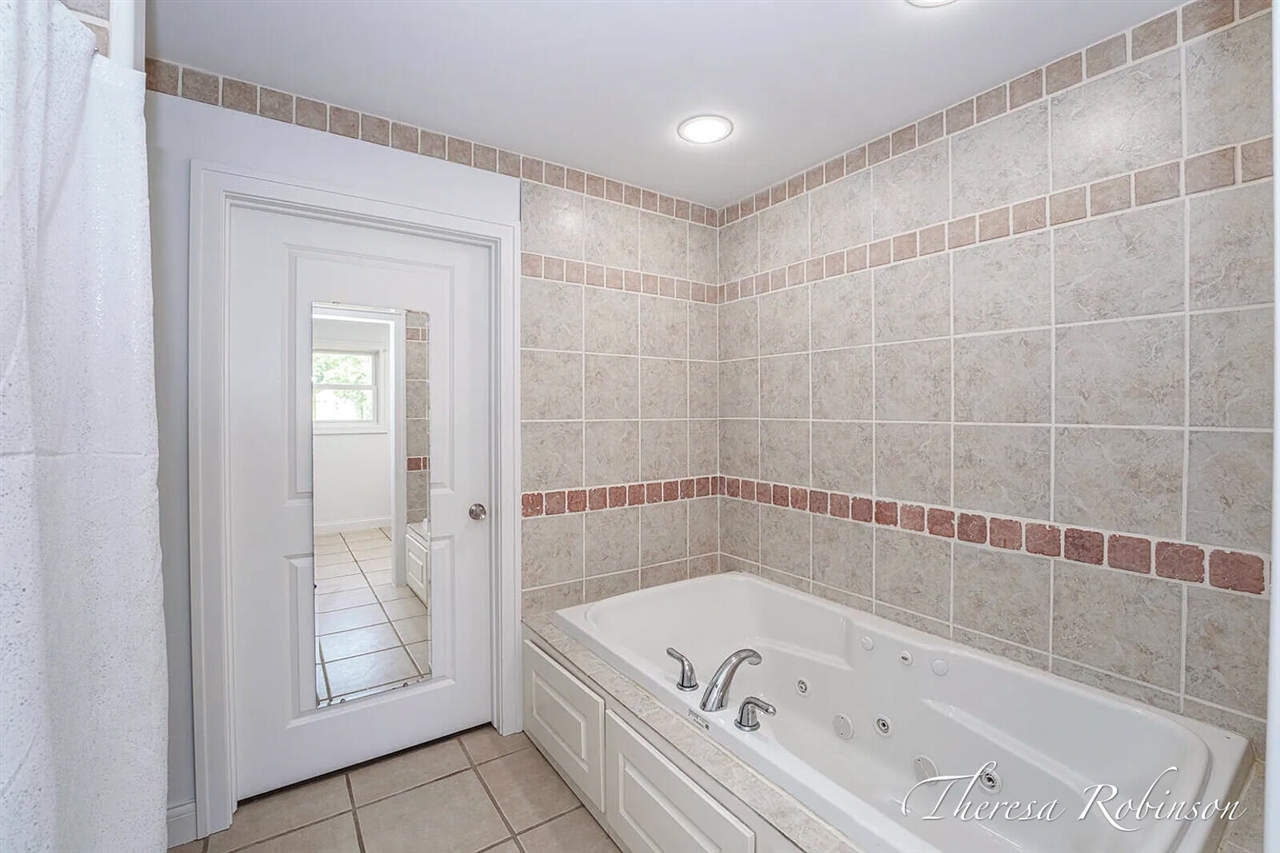 2232 Pointe North Drive, Cedar Springs, MI, 49319-7941