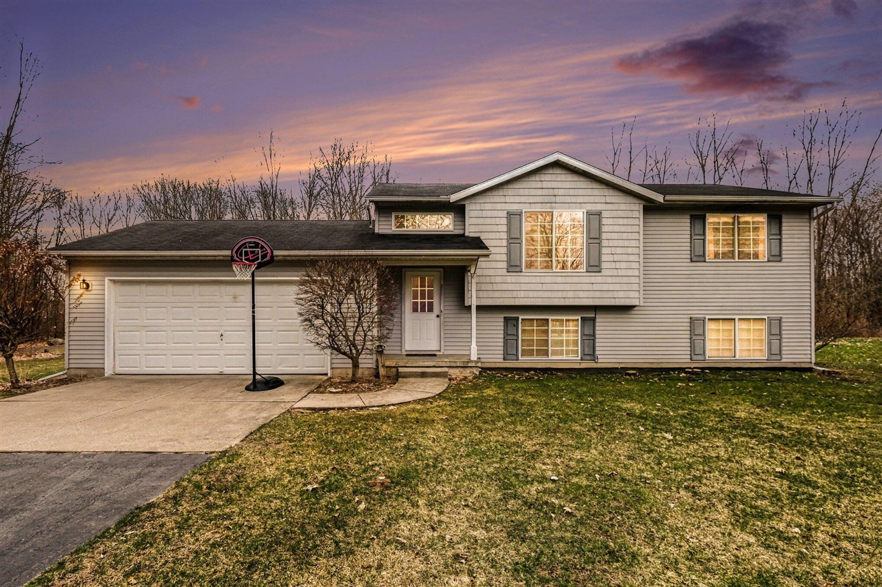 7460 15 Mile Road, Cedar Springs, MI, 49319-9342