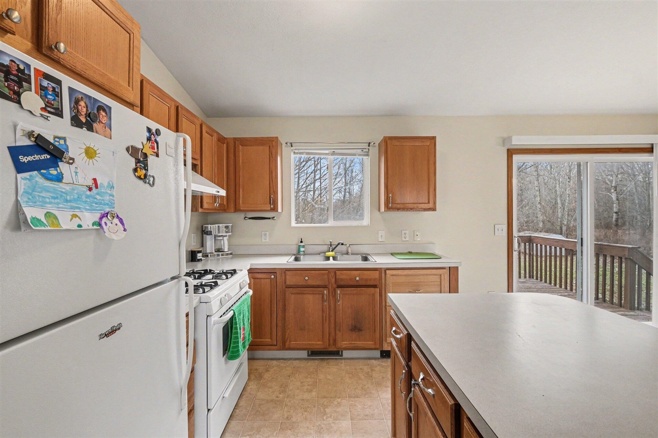 7460 15 Mile Road, Cedar Springs, MI, 49319-9342