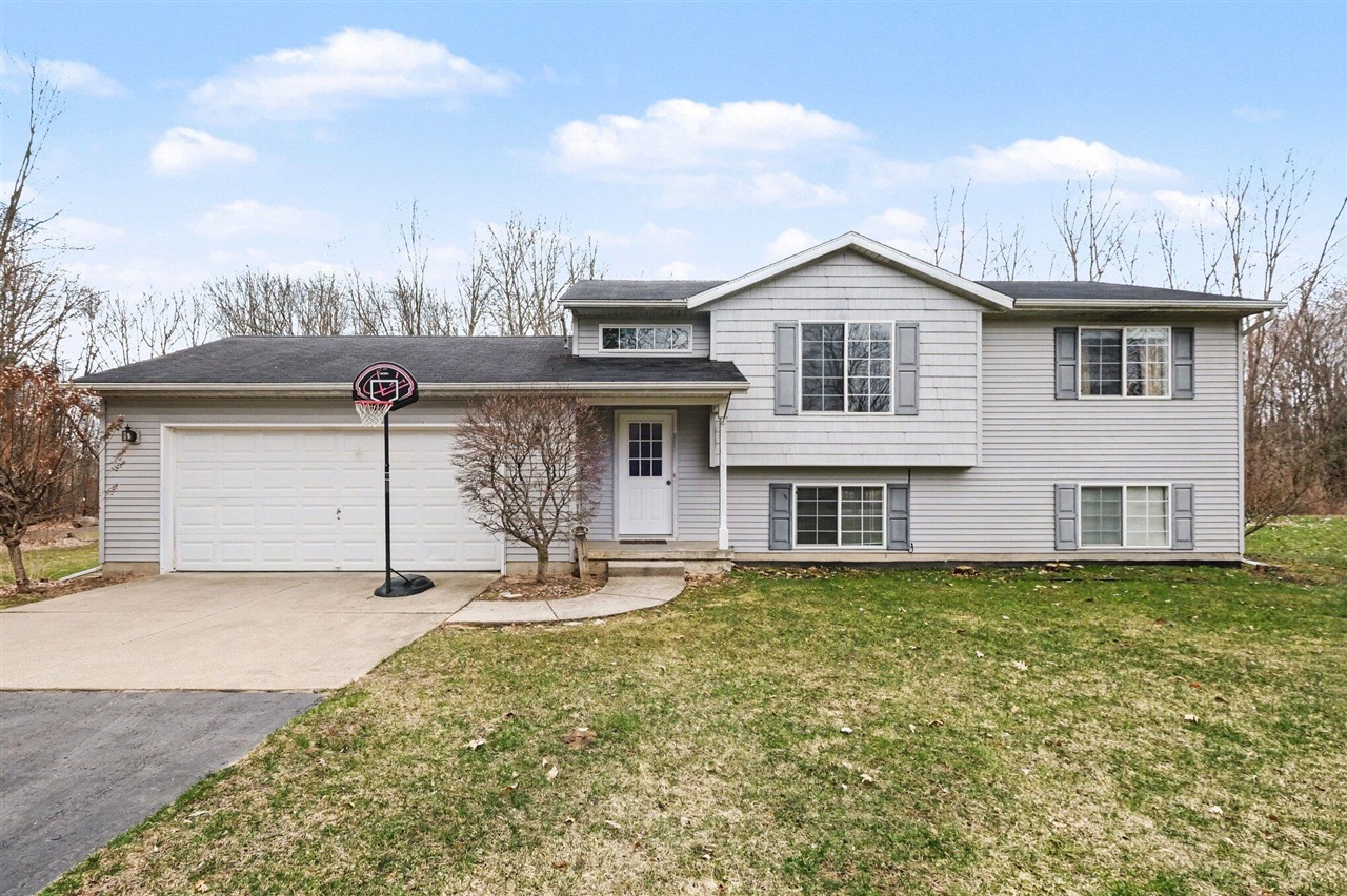 7460 15 Mile Road, Cedar Springs, MI, 49319-9342