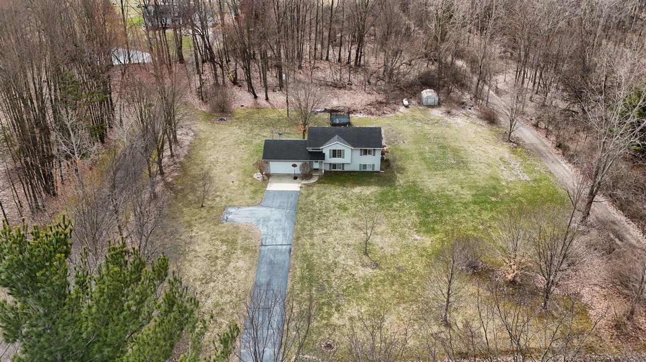 7460 15 Mile Road, Cedar Springs, MI, 49319-9342