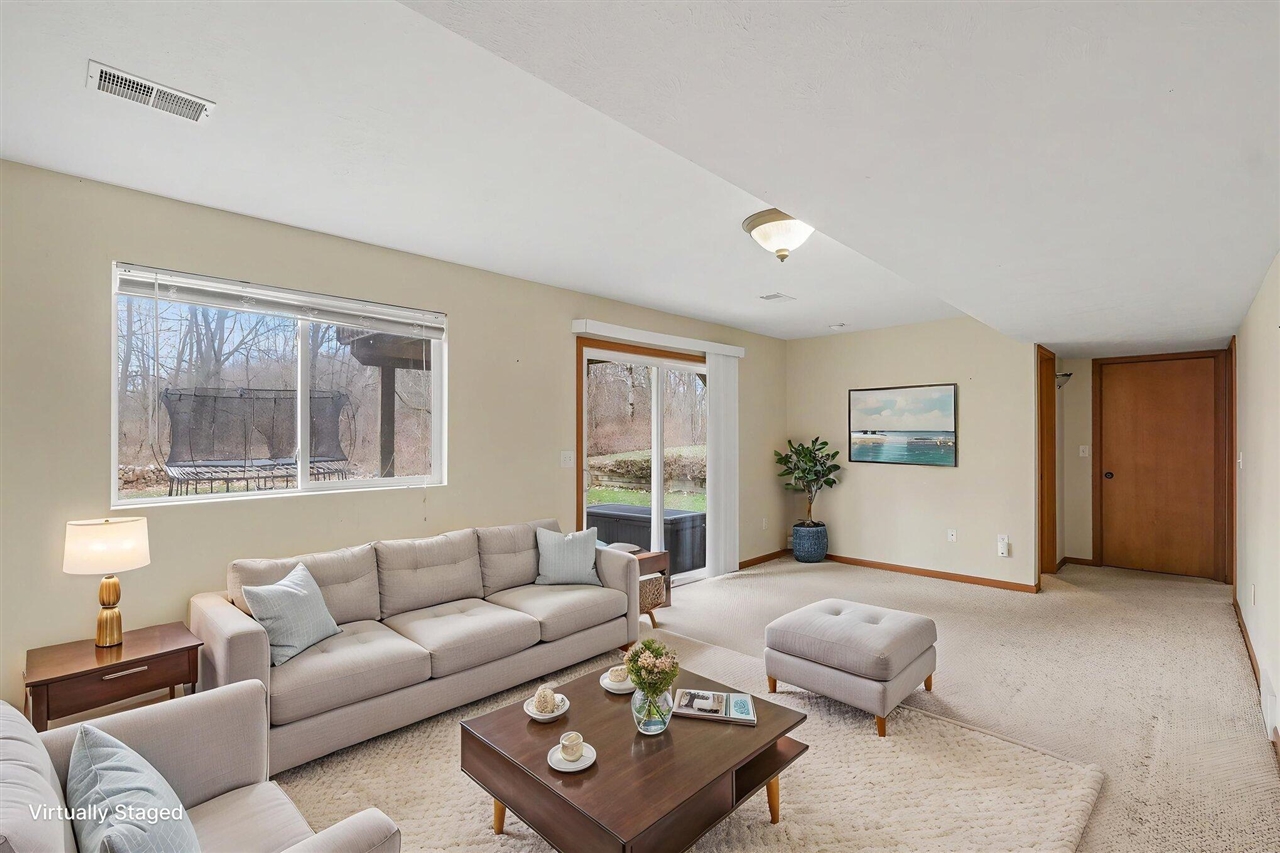 7460 15 Mile Road, Cedar Springs, MI, 49319-9342