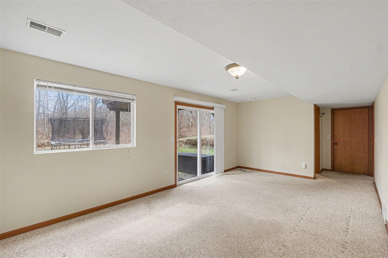 7460 15 Mile Road, Cedar Springs, MI, 49319-9342