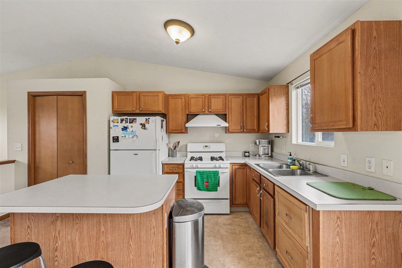 7460 15 Mile Road, Cedar Springs, MI, 49319-9342