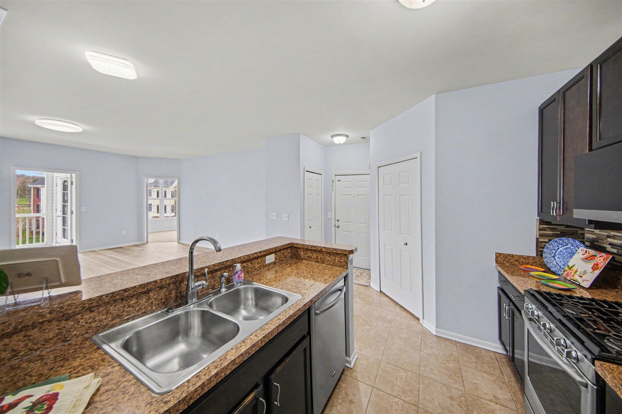 1016 W Summerfield Glen Circle UNIT&nbsp;87, Ann Arbor, MI, 48103-9166