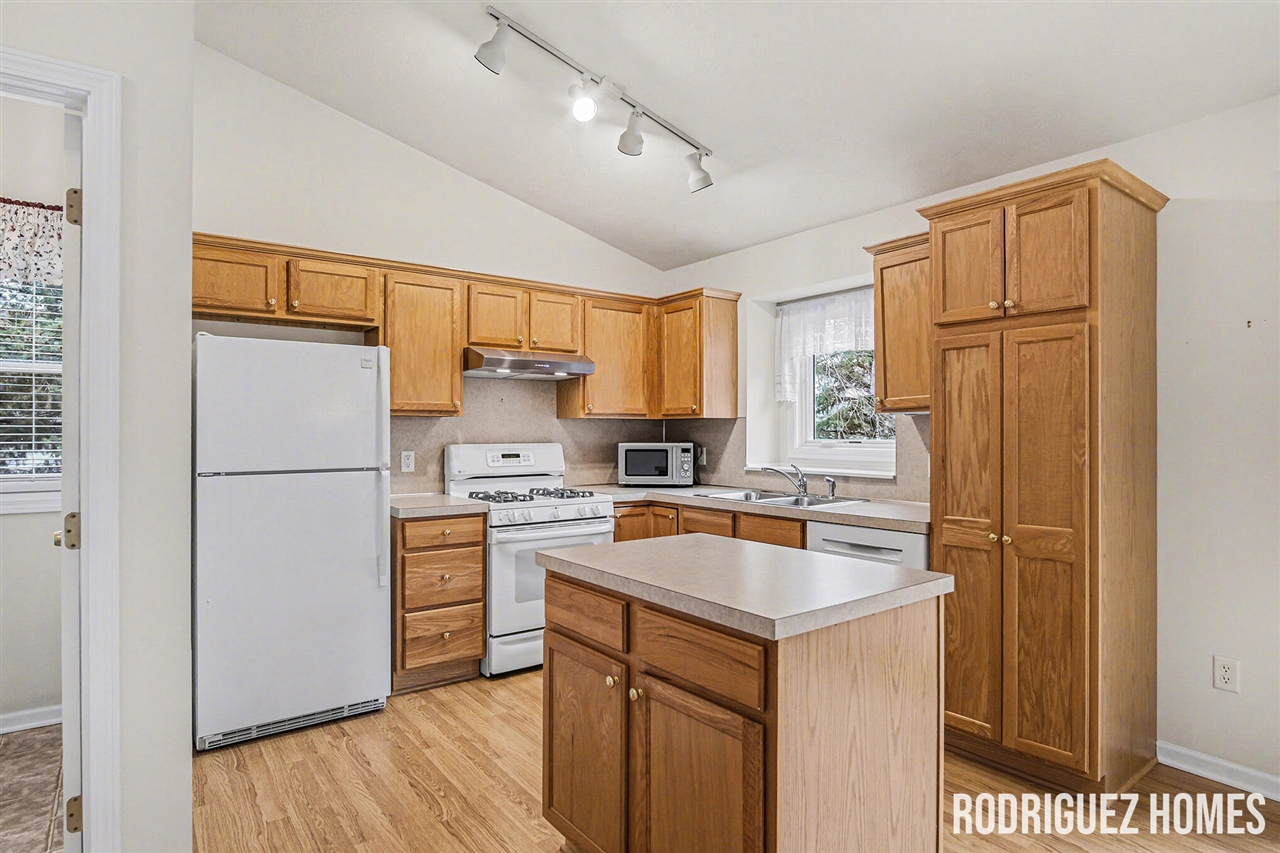 3745 Lenters Drive, Hudsonville, MI, 49426-7500