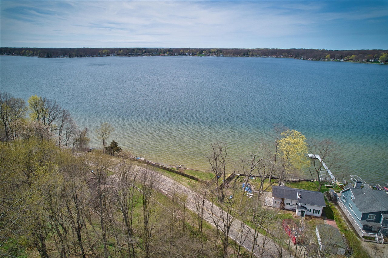 54879 Indian Lake, Dowagiac, MI, 49047-9364